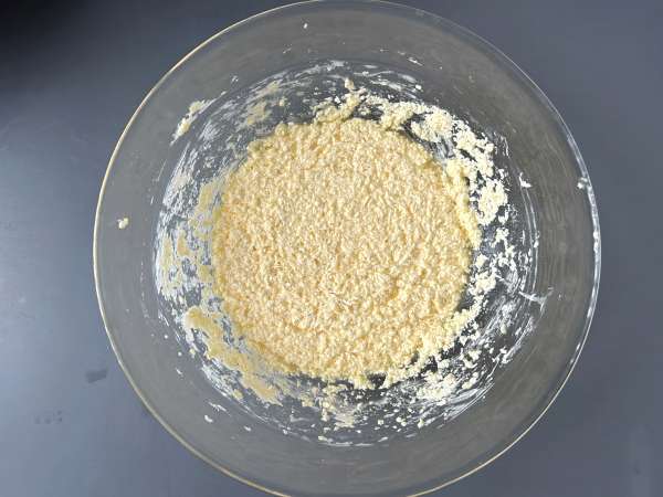 Gâteau aux pommes ultra moelleux et streusel croustillant - Préparation etape 2