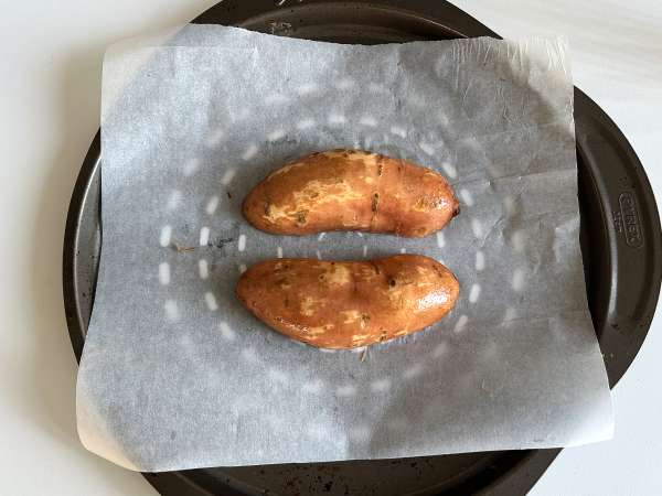 Patate douce rôtie aux œufs, feta, miel et noix - Préparation etape 1