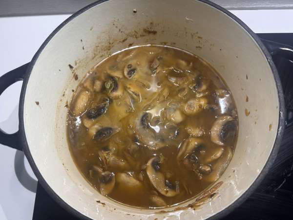 Soupe hongroise aux champignons : la recette facile et crémeuse - Préparation etape 6