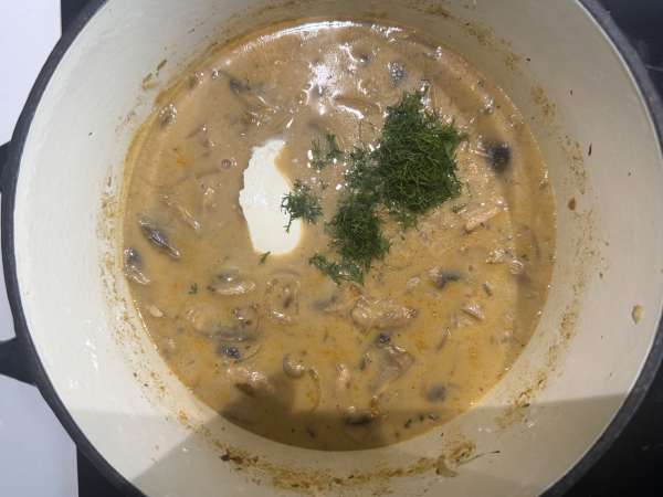 Soupe hongroise aux champignons : la recette facile et crémeuse - Préparation etape 7