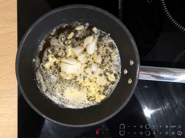 Pâtes aux shimeji et champignons bruns, sauce crémeuse - Préparation etape 2
