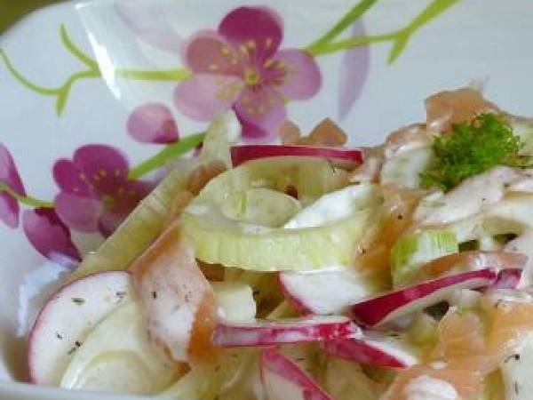 Salade de fenouil, radis roses et saumon fumé - Préparation etape 4