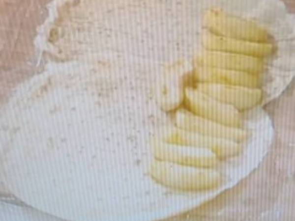 Roulés de crêpes pomme/caramel et poudre de Spéculoos - Préparation etape 2