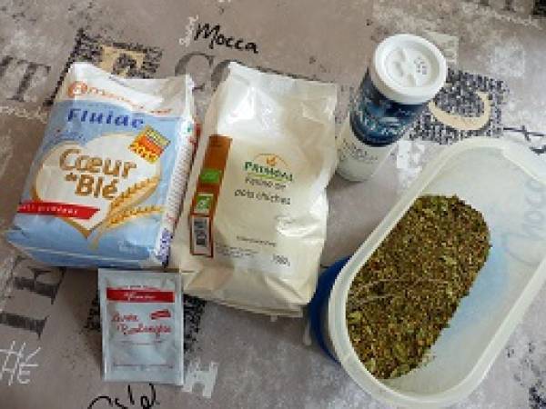 Pizza à la farine de pois chiches et herbes de Provence - Préparation etape 1