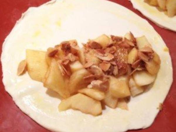 Chaussons pommes, miel, amandes - Préparation etape 4