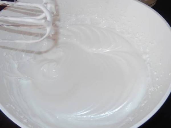 Mousse de framboises (avec meringue italienne et chantilly) - Préparation etape 2