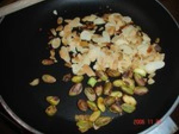 Mousse au chocolat blanc genre nougat glaçé - Préparation etape 2