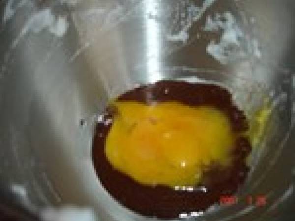 Gateau mousseux au chocolat et fondant de bananes - Préparation etape 1
