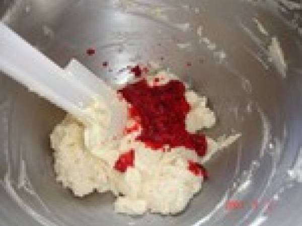Pralines au chocolat noir fourrées à la crème fraîche framboises - Préparation etape 4