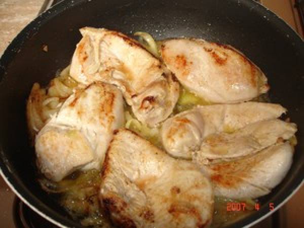 Poulet au porto blanc aux gros raisins secs et joyeuses fêtes de pâques à tous - Préparation etape 1