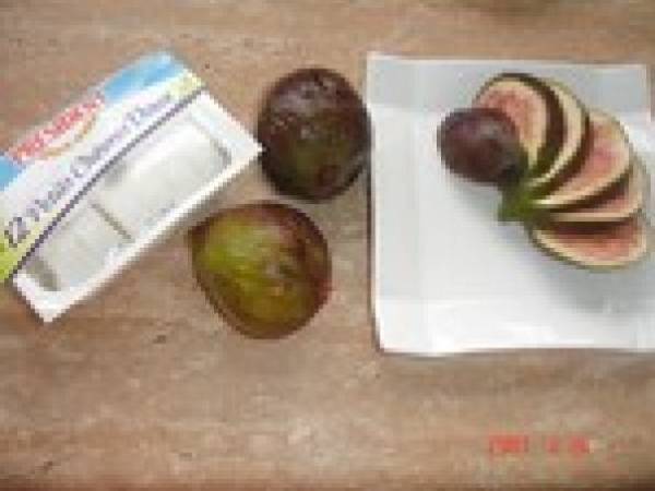 Figues au fromage de chêvre au thym et miel - Préparation etape 1