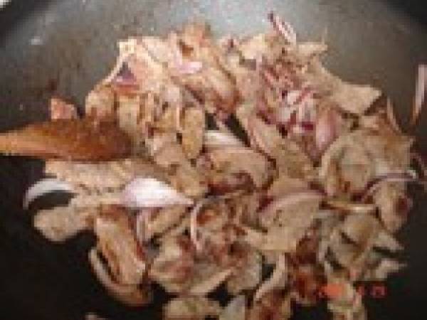 Sauté de boeuf laqué aux oignons rouges - Préparation etape 3