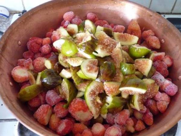 Confiture de figues et de fraises - Préparation etape 1