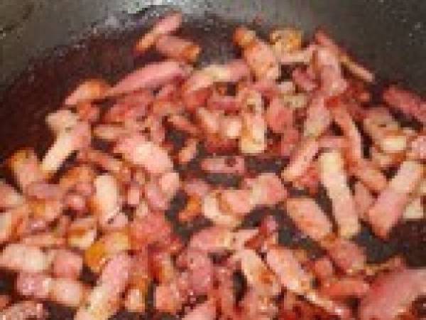 Cake aux oignons nouveaux, lardons fumés et feta - Préparation etape 1