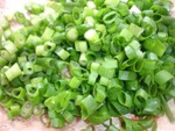 Cake aux oignons nouveaux, lardons fumés et feta - Préparation etape 2