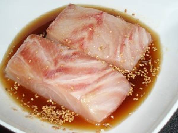 Pavé de perche laqué au miel et au sésame, sauce soja - Préparation etape 1