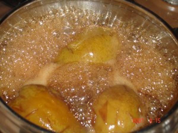 Poires cuites à la cannelle au sirop de liège - Préparation etape 1