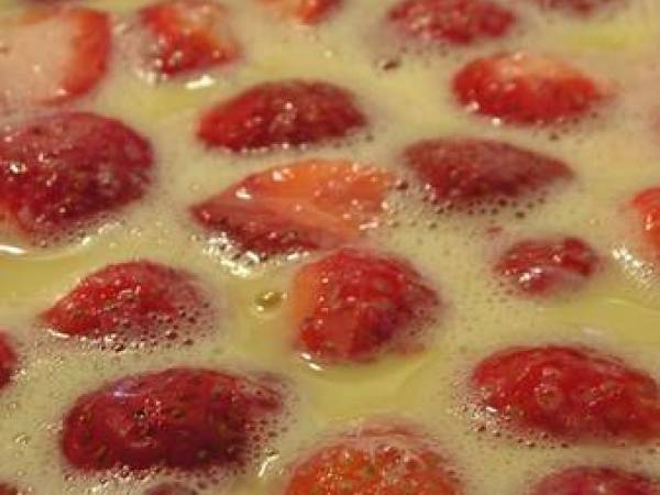 Flan à la vapeur : fraises et verveine - Préparation etape 3