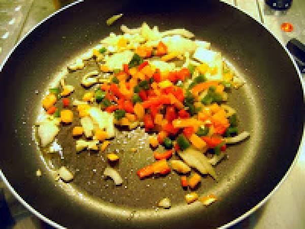 Pizza maison au chorizo, sauce tomate aux poivrons - Préparation etape 3