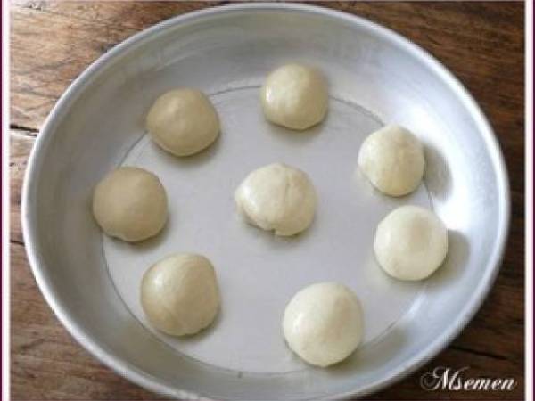 Msemen ou mes Crèpes feuilletées caramélisées - Préparation etape 1