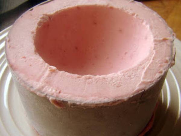 Bavarois framboise au coeur de creme citron sur biscuit au basilic - Préparation etape 2