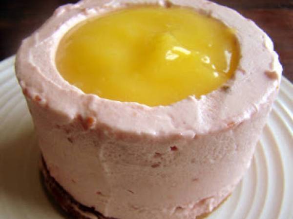 Bavarois framboise au coeur de creme citron sur biscuit au basilic - Préparation etape 5