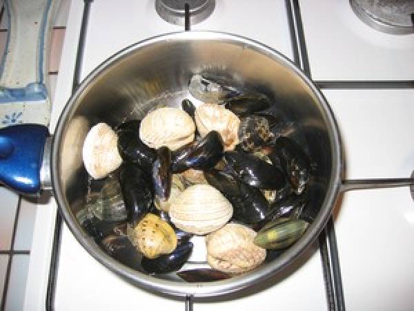 Gratiné de courgettes rondes farcies aux fruits de mer - Préparation etape 1