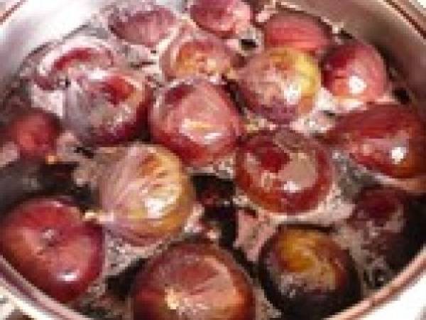 Figues confites au vin rouge et épices - Préparation etape 2