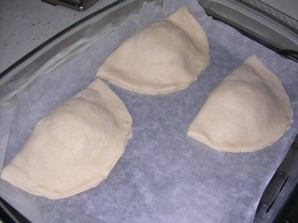 Petits chaussons tous ronds, tous bon ou l'art de recycler une pâte à pain râtée... - Préparation etape 6