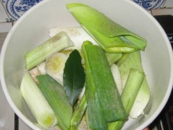 Bourride de lotte aux poireaux - Préparation etape 1