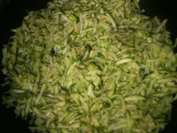 Minis croissants feuilletés aux courgettes et au saumon - Préparation etape 1