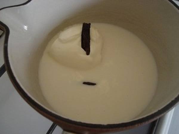 COULIS DE CHOCOLAT BLANC POUR FAIRE VALSER LES GATEAUX AU CHOCOLAT NOIR ! - Préparation etape 1