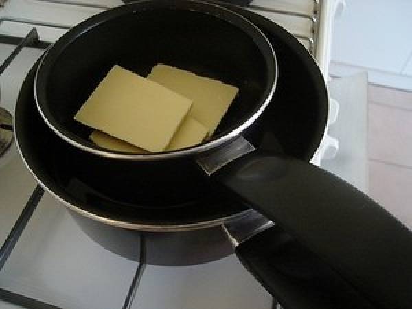 COULIS DE CHOCOLAT BLANC POUR FAIRE VALSER LES GATEAUX AU CHOCOLAT NOIR ! - Préparation etape 2