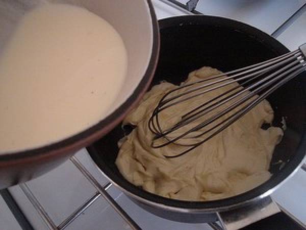 COULIS DE CHOCOLAT BLANC POUR FAIRE VALSER LES GATEAUX AU CHOCOLAT NOIR ! - Préparation etape 3