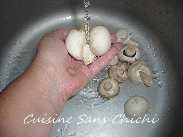 Brochettes de champignons de Paris à la plancha, aux herbes aromatiques de Provence. - Préparation etape 1