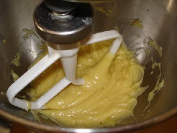 Fondant au chocolat blanc, framboises et amandes - Préparation etape 3