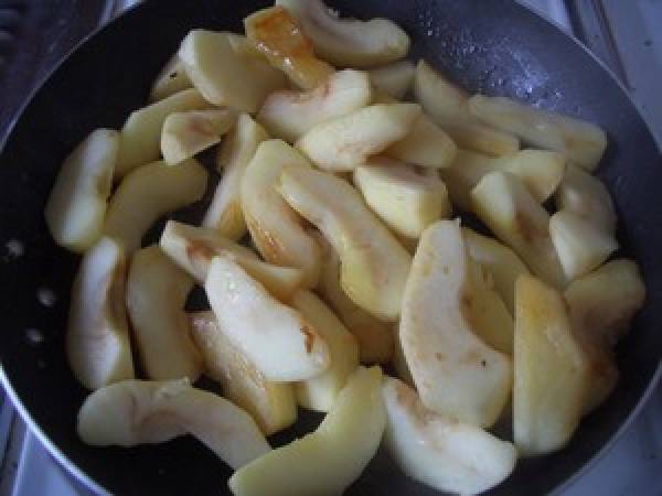 Galette des Rois amandes et pommes caramélisées - Préparation etape 3