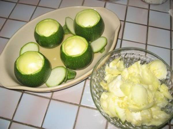 Courgettes rondes farcies aux petits légumes (M) - Préparation etape 1