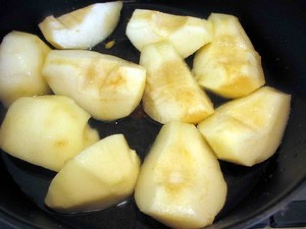 Gâteau à la poire pochée au muscat et aux amandes - Préparation etape 1