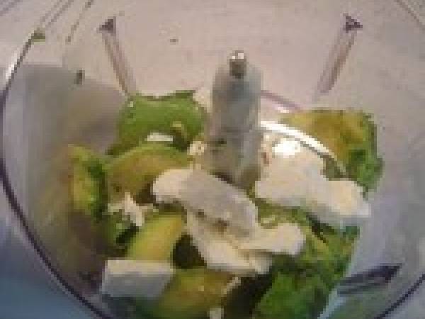 Verrines d'avocat au saumon et à la feta - Préparation etape 2