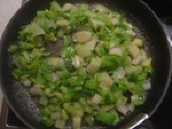 Quiche au saumon, lardons et poireaux - Préparation etape 1