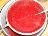Etape 2 - Verrines de mousse de groseilles, fraises et confiture d'Amour