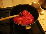 Etape 4 - Poulet rôti, frites maison et sauce au poivron rouge.