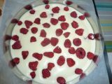 Etape 8 - Gateau mousseux chocolat blanc framboises et biscuits roses