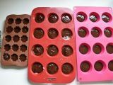 Etape 1 - Pralines au chocolat, caramel coco vegan et fruits confits, vegan