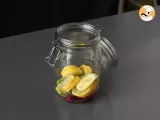 Etape 3 - Eau aromatisée maison au citron, basilic et framboise