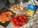 Etape 1 - Piques apéritives de saumon, feta et crevettes