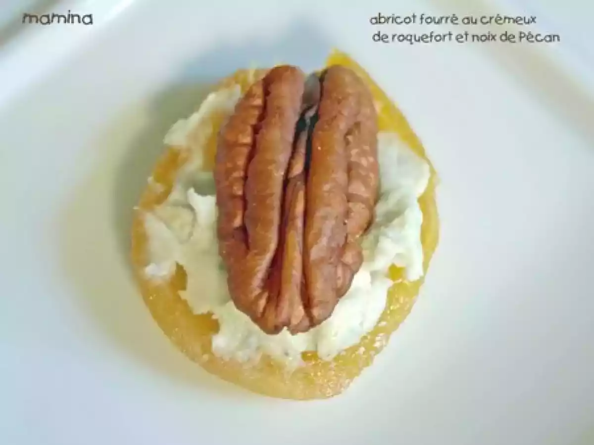Abricots moelleux au roquefort et au noix, amuse-bouche trop facile