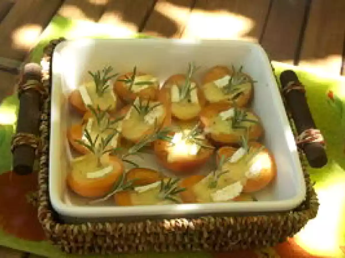 ABRICOTS ROTIS AU BRIE POIVRE DE SÉLIM ROMARIN