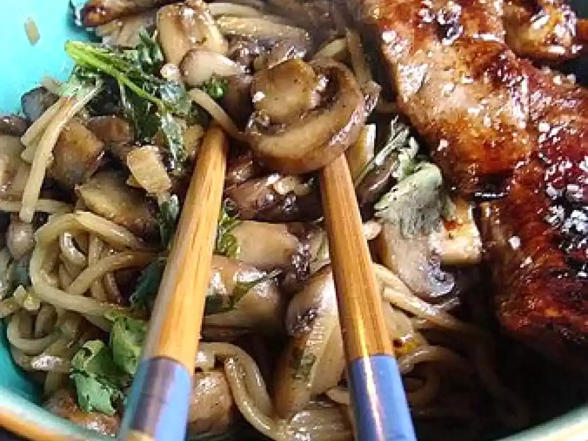 Aiguillettes de canard au miel et 5 épices & nouilles chinoises sautées aux champignons - photo 3